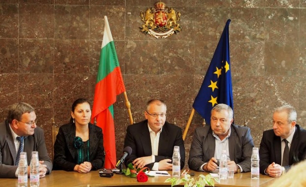 Станишев: За ГЕРБ кампанията е една махленска разправия