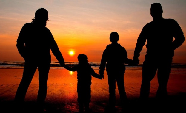 Нов наръчник ще дава ценни съвети на родители