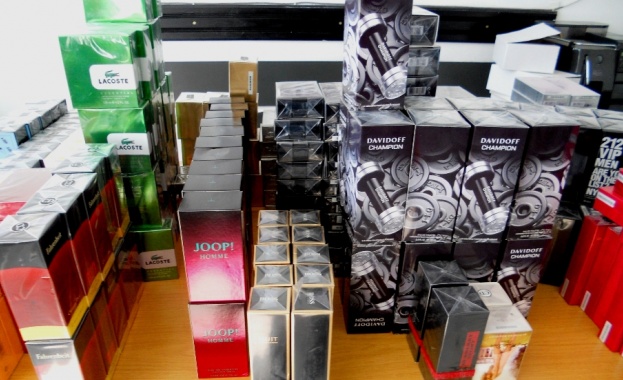 Задържаха голямо количество фалшиви парфюми на Капитан Андреево