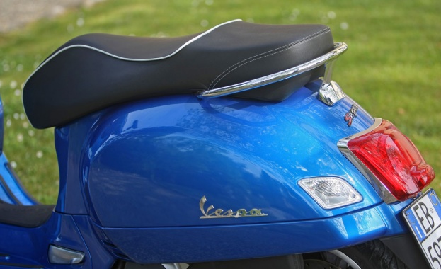 Пуснаха скутер, който се управлява със смартфон 