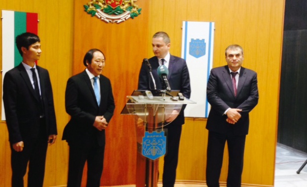 Министър Данаил Папазов се срещна с виетнамския посланик Ле Дък Лиу