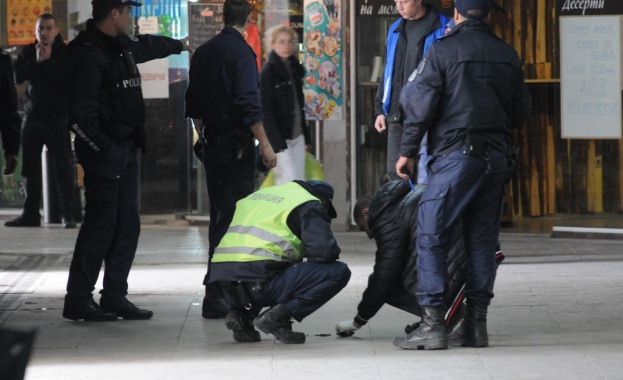 Посред бял ден - пребиха мъж в подлеза на НДК