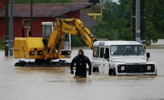 Наводненията в Босна и Херцеговина и Сърбия взеха 20 жертви 