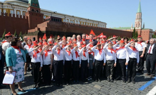 3000 пионери се заклеха на Червения площад (видео)