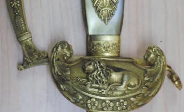 Шпага на дипломат – експонат на месец май във Военноморския музей