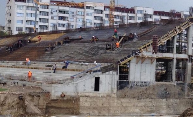 Пропадна трибуна на ст. "Хр. Ботев"