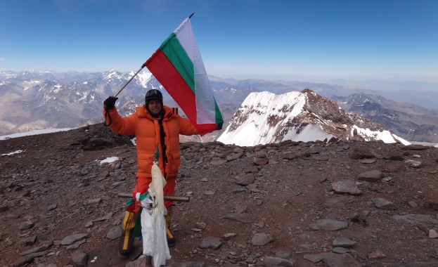 Сливенски лекар покори Еверест без кислород и животинска храна