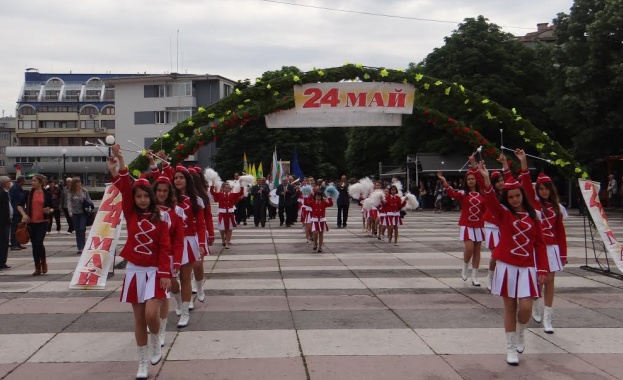 Ямбол отбеляза 24 май