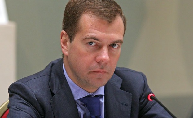 Дмитрий Медведев бе евакуиран заради пожар