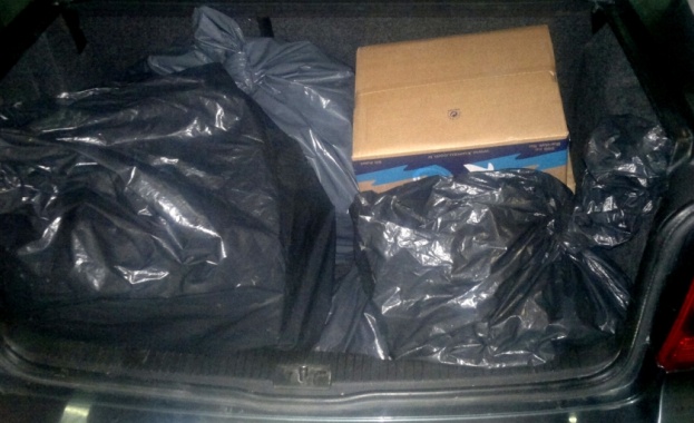 Русенски митничари и гранични полицаи заловиха 6 000 кутии нелегални цигари за денонощие