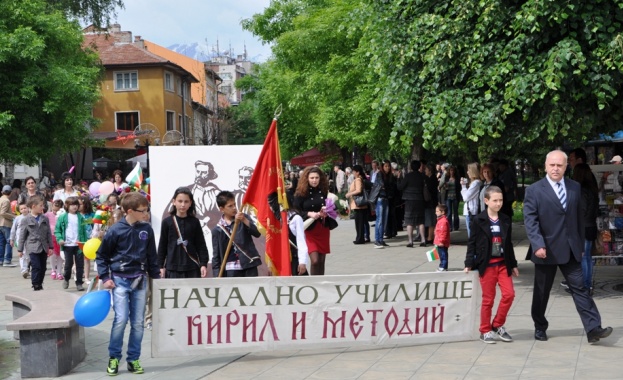 Кметът на Разлог награди ученици