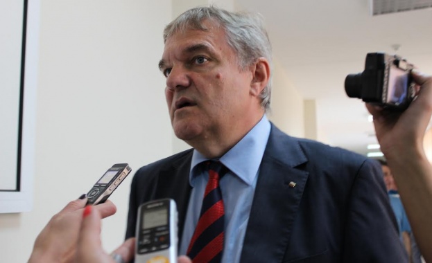 Румен Петков съди вестник "Галерия"