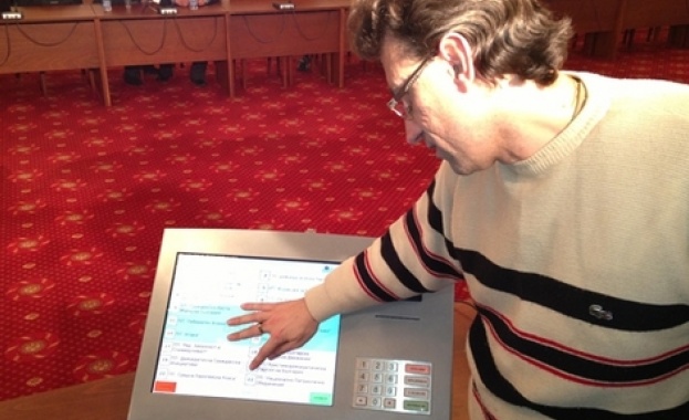 В 45 секции в Пазарджишко се провежда машинно гласуване