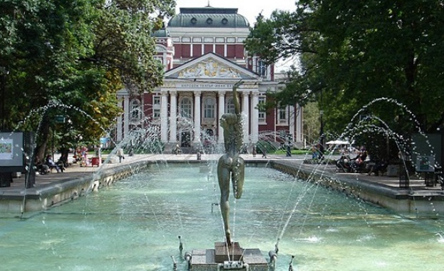 Билетите в Народния театър – само по 5 лв. през юни