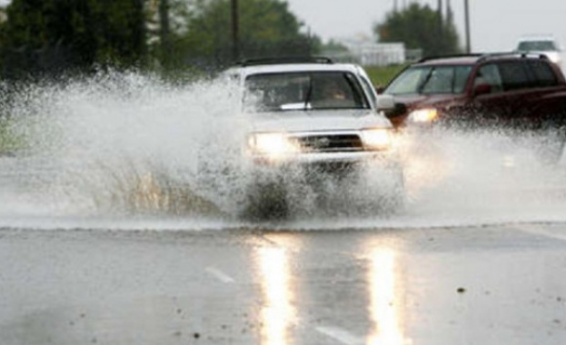 Огромни задръствания в София след поройния дъжд