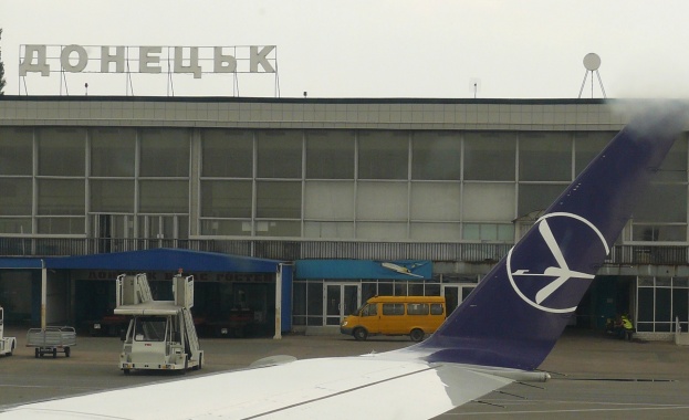 Експлозия и  гъст дим на летището в Донецк