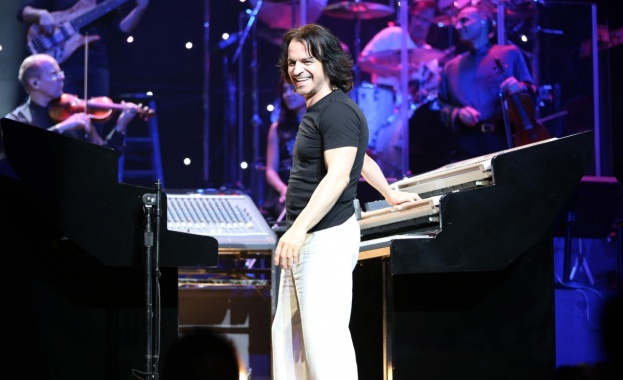 YANNI пристига за шоуто си у нас с над 35 музиканти от 11 различни държави