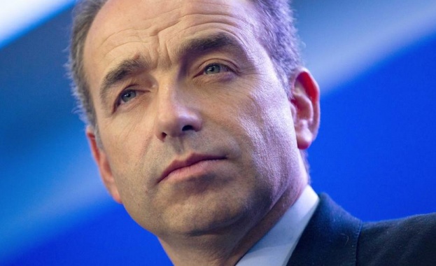 Оставка във Франция след скандал със Саркози