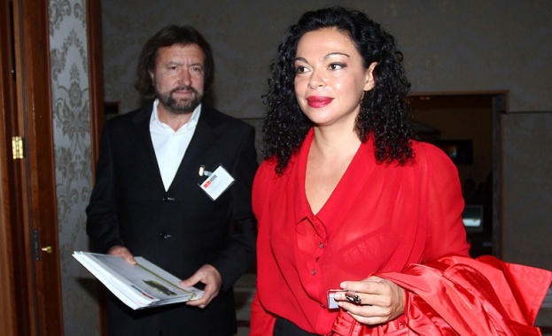 Банева: Начинът на правене на политика у нас е срам за нацията ни