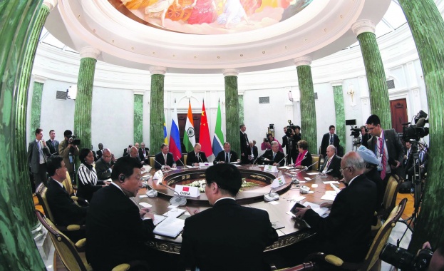 Сергей Лавров: Не обсъждаме разширяване на BRICS