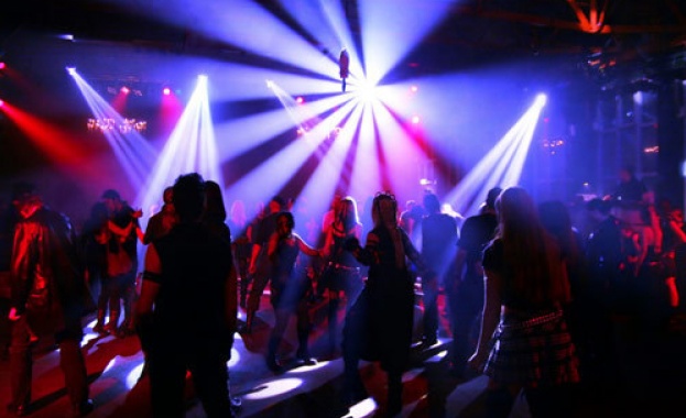 66 години по-късно Япония е на път да разреши танците в нощните клубове