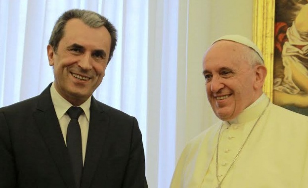 Орешарски за папата: Изключително ерудиран човек