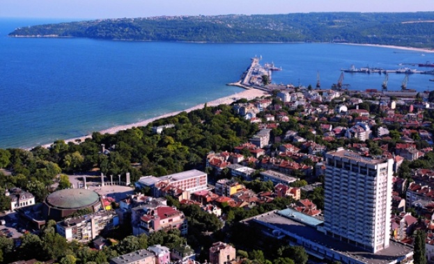 Газ изтича от цистерна на фериботен кораб край Варна 