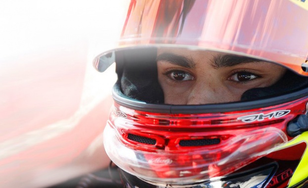 Пилот на "Мерцедес" удари двама души 