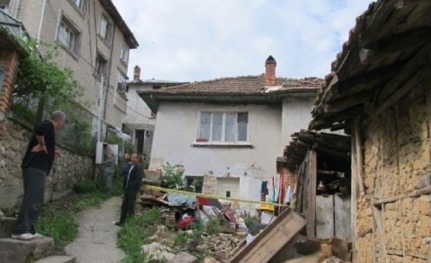 Къща се срина в Смолян