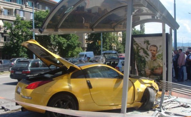 Ученици събират подписи - искат ареста на  грък, премазал момиче на спирка