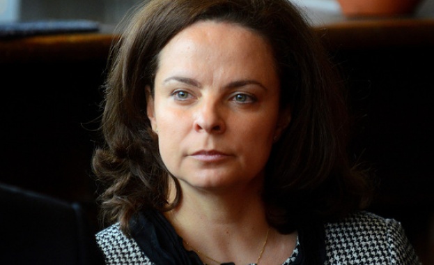 Министър Андреева – непреклонна за оставката на д-р Гелев