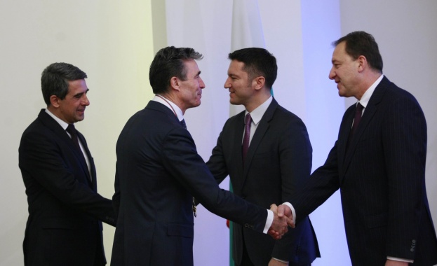 Керосинът на бойната ни авиация намаля драстично 