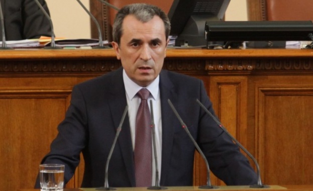 Енергийната стратегия ще бъде предложена за обществено обсъждане, преди да бъде внесена в НС 