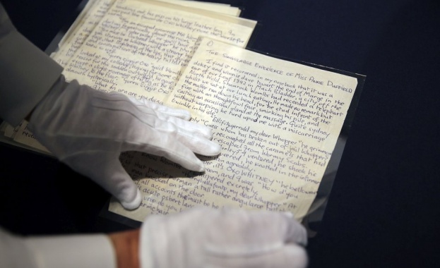 Продават на търг ръкописи и рисунки на Джон Ленън