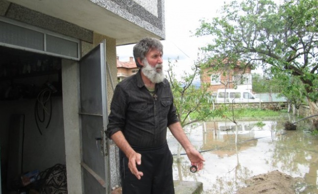 Пороят в Каравелово удави попа, реколтата и кметството