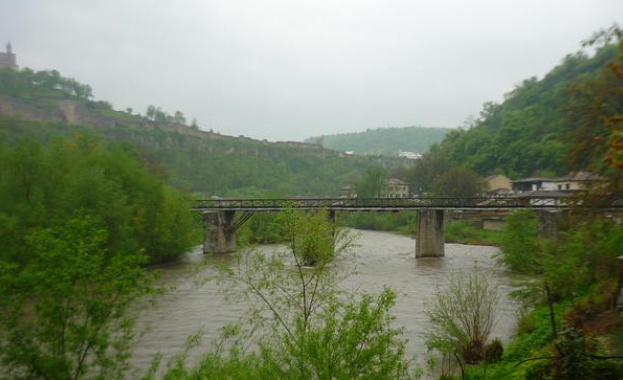 Кризисен щаб заседава във Велико Търново заради критично високото ниво на р. Янтра