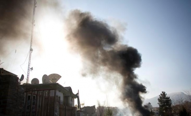 Бомбен атентат уби 12 цивилни в Афганистан 