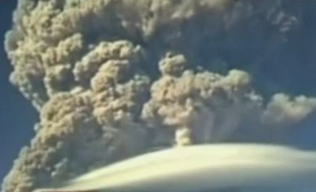 Мощен вулкан изригна в Индонезия