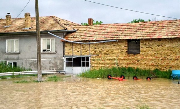 Постепенно се нормализира обстановката в страната след пороите