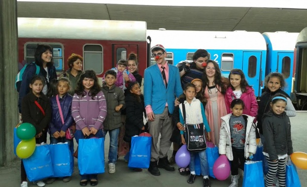 Атракционно пътуване за деца в неравностойно положение от БДЖ 