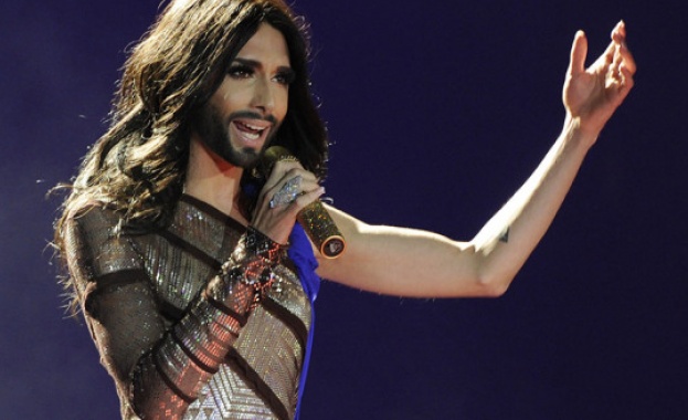 Кончита Вурст засенчи Бил Клинтън и Линдзи Лоън