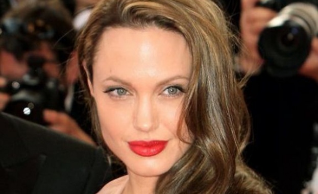 Джоли приключва с киното? 