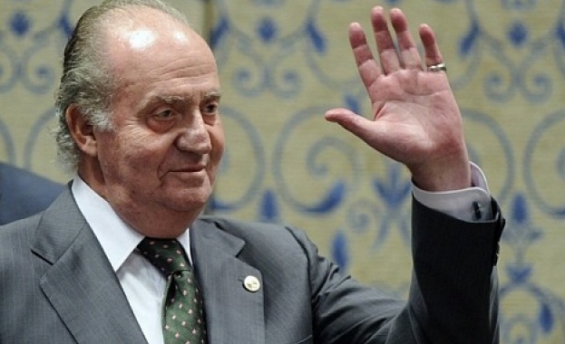 Кралят на Испания абдикира 