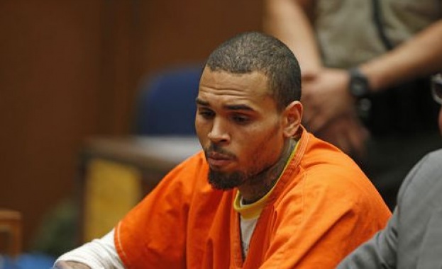 Крис Браун излезе от затвора