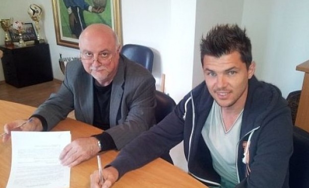 Домовчийски подписа 2-годишен договор с Левски 