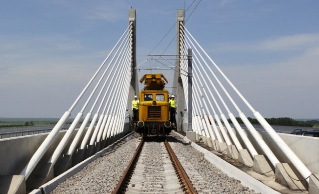 Първият товарен влак премина през моста „Нова Европа"