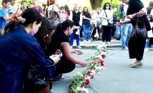 Стотици хора почетоха паметта на прегазеното в Стара Загора дете 