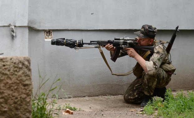 МНВР на Украйна: до Славянск се използват БТР-и и гранатомети