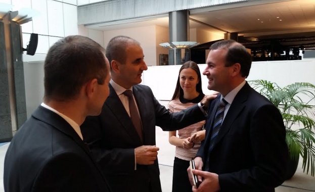 Манфред Вебер поздрави Цветан Цветанов за забележителната победа на ГЕРБ на евроизборите