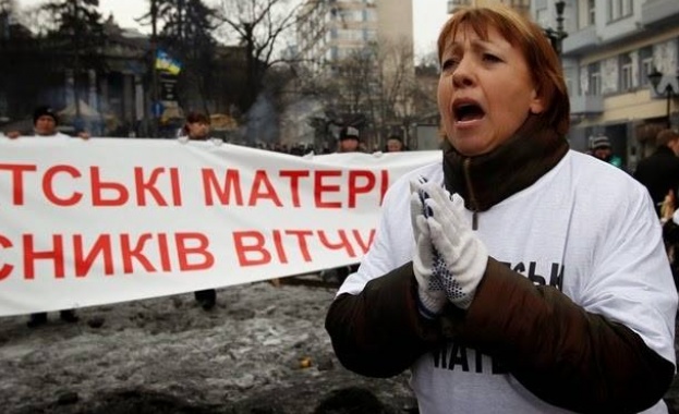 Киев безпощадно потушава нарастващото недоволство в страната 